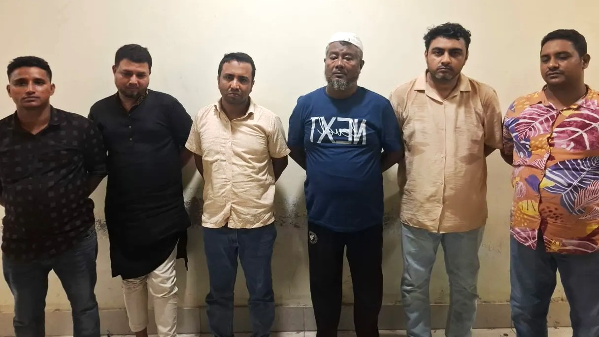 গুলশানের পুলিশ প্লাজা থেকে,  আওয়ামী লীগের ছয় নেতাকর্মী আটক