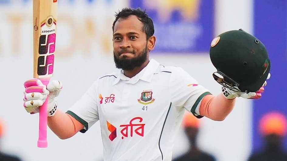সাকিবকে ছাড়িয়ে নতুন রেকর্ডে মুশফিক