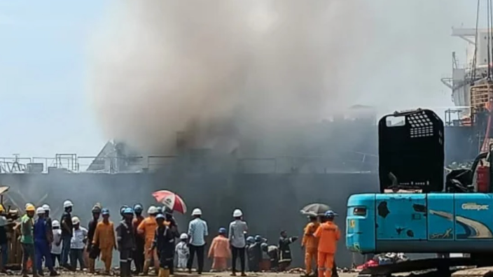 চট্টগ্রামের সীতাকুণ্ড শিপইয়ার্ডে বিষাক্ত গ্যাসে নিহত ৭