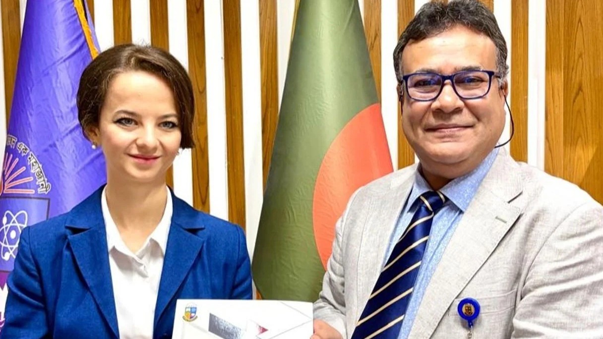 উচ্চশিক্ষায় জাতীয় বিশ্ববিদ্যালয়ের পাশে রাশিয়ান হাউস