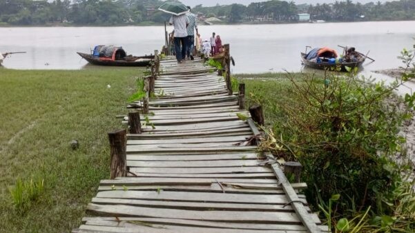 সীমাহীন জনদুর্ভোগে পটুয়াখালীর আমখোলা ও গজারিয়া খেয়াঘাট