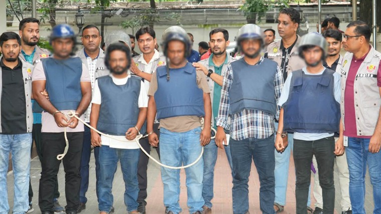 উত্তরায় কোটি টাকা ছিনতাই, অস্ত্রসহ গ্রেপ্তার ৫