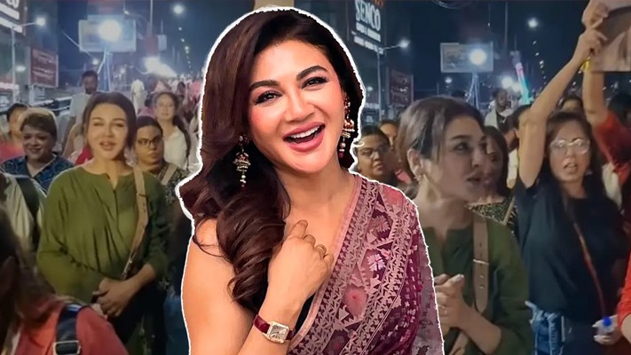 কলকাতার মিছিলে জয়া আহসান, সামাজিক মাধ্যমে তীব্র সমালোচনা