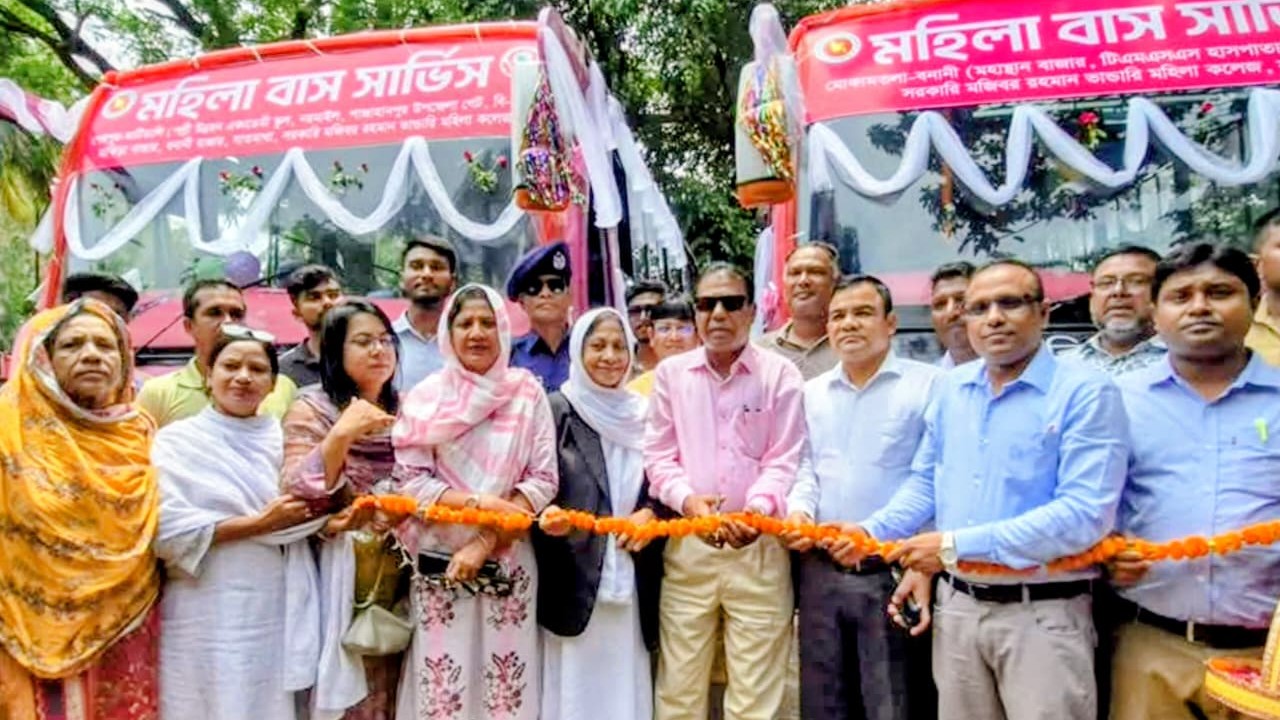 বগুড়ায় নারীদের জন্য পিংক বাস চালু