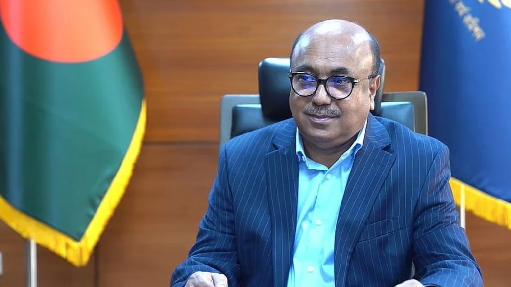 পিএসসি চেয়ারম্যান পদ থেকে পদত্যাগ করলেন মোবাশ্বের মোনেম