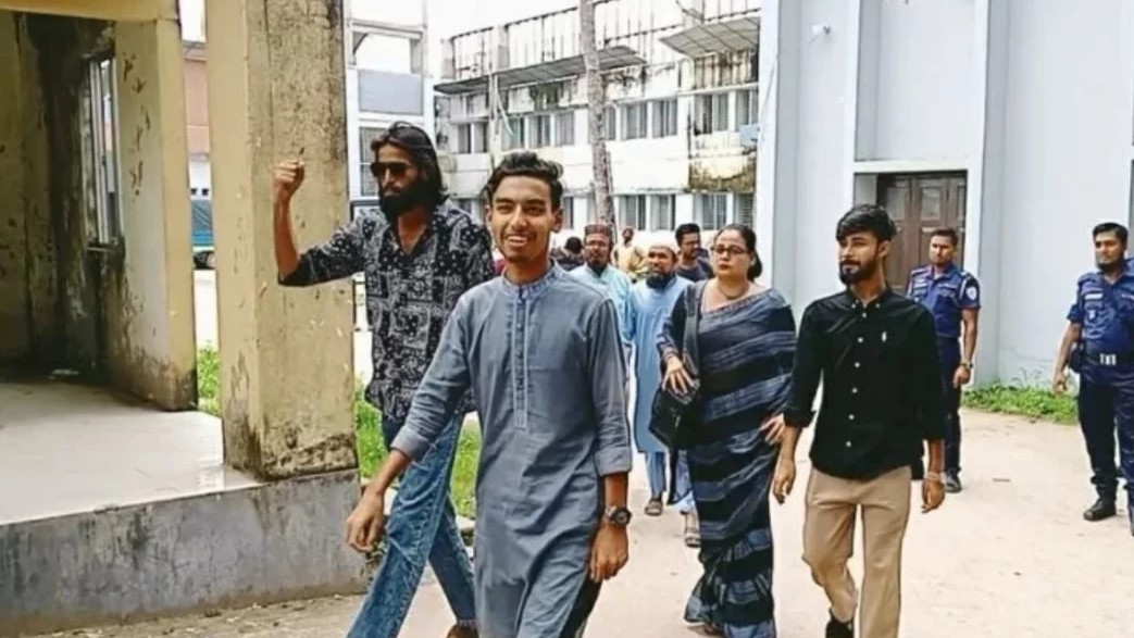 আটকের প্রায় ২১ ঘণ্টা পর মুচলেকায় ছাড়া পেলেন মাহদীসহ ৩ জন   