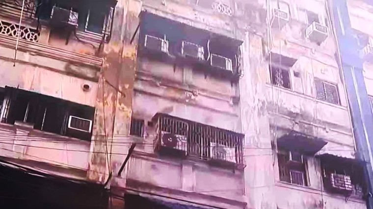 কলকাতার অগ্নিকাণ্ডে ৯ জনের প্রাণহানির পর হোটেল বন্ধের নির্দেশ