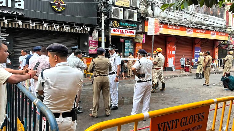 কলকাতার হোটেলে আগুন, লিজ-হোল্ডারসহ গ্রেপ্তার ৩