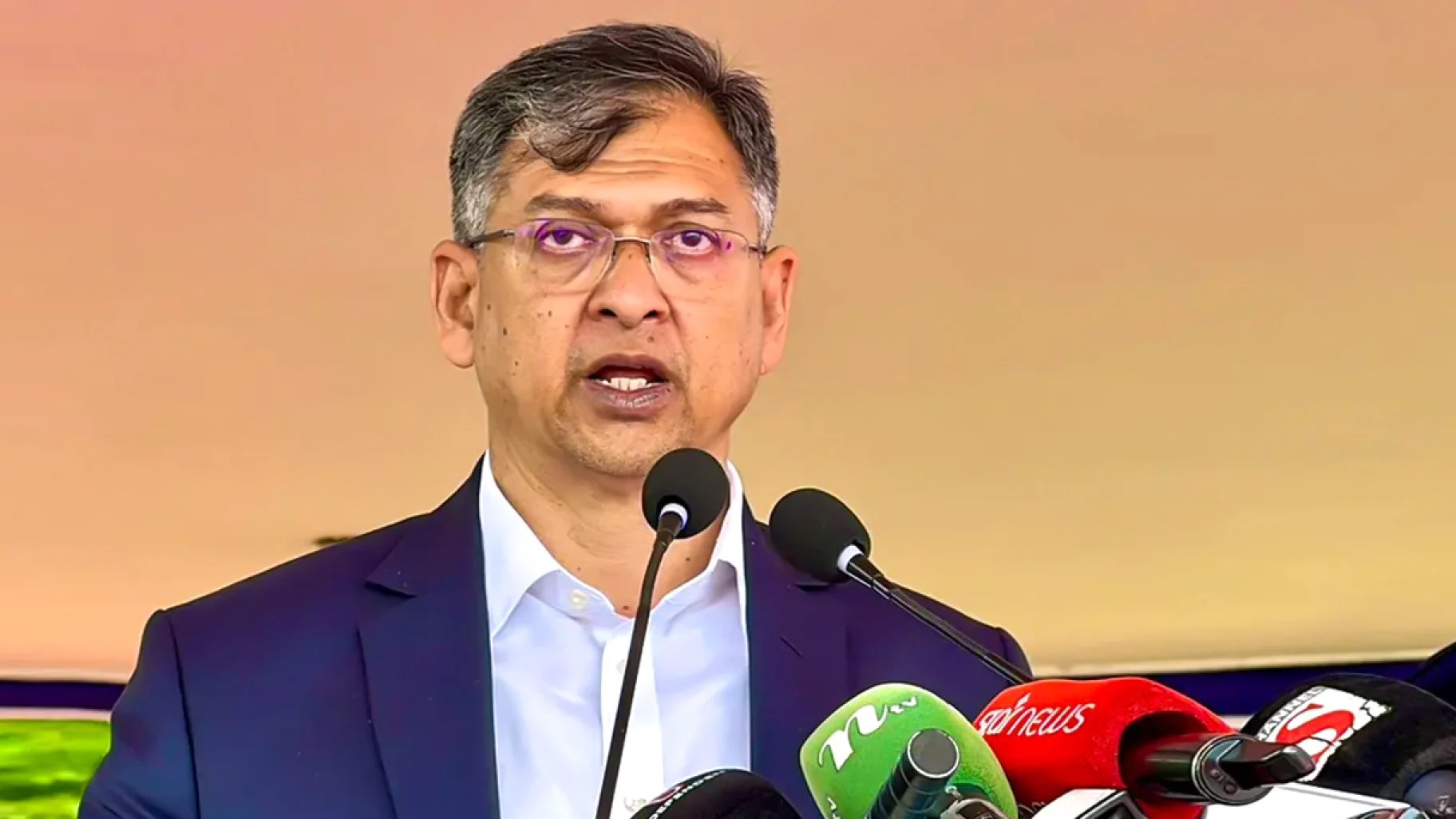 সংবিধানের ৭০ অনুচ্ছেদে পরিবর্তন আসছে: স্বরাষ্ট্রমন্ত্রী