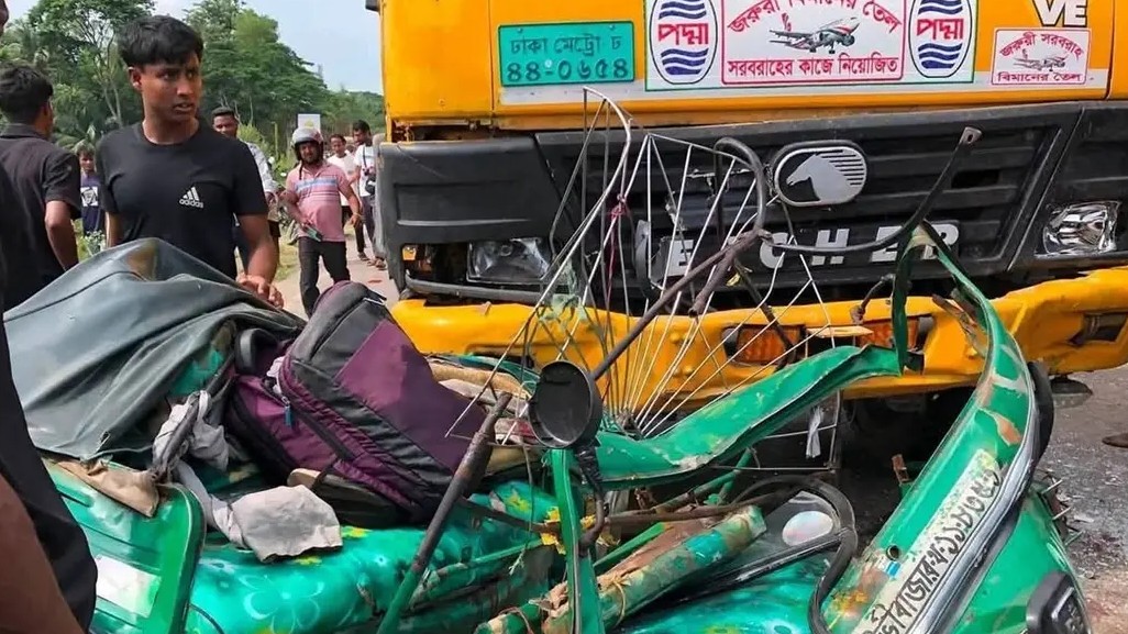সিলেটে ট্যাংকলরি-অটোরিকশা সংঘর্ষে একই পরিবারের তিনজনসহ নিহত ৪
