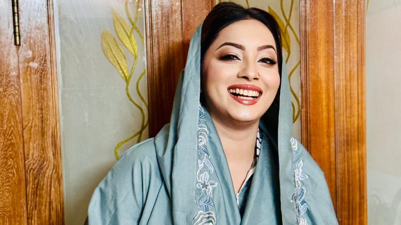 নিজেকে ‘ভার্জিন’ দাবি করে ফের আলোচনায় মেঘনা আলম
