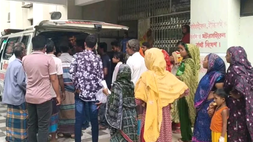 . বিদ্যুৎস্পৃষ্ট স্বামীকে বাঁচাতে গিয়ে প্রাণ গেল স্ত্রীর