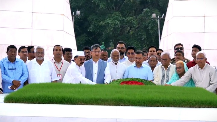 বিএনপির প্রতিষ্ঠাবার্ষিকীতে জিয়া-খালেদার সমাধিতে প্রধানমন্ত্রীর শ্রদ্ধা