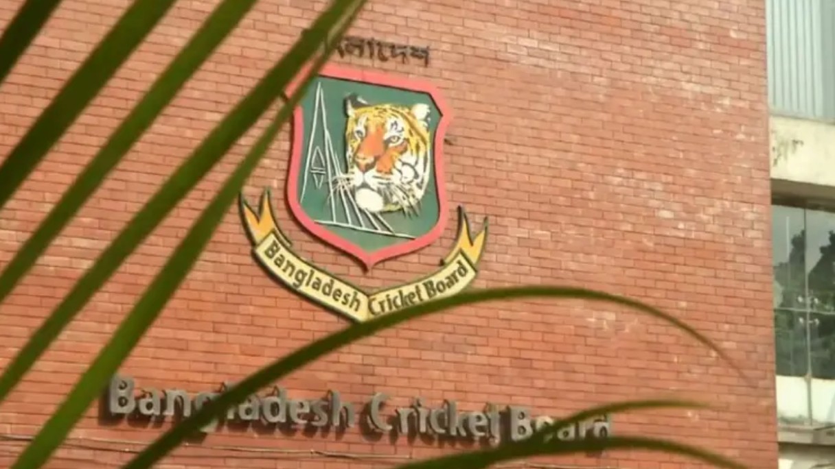 বিপিএলে দুর্নীতির অভিযোগে বিসিবির ৩ সাবেক কর্মকর্তার বিরুদ্ধে চার্জ