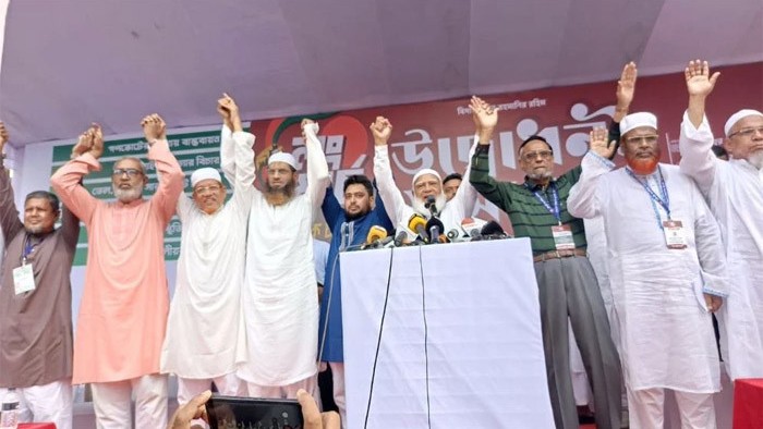 ছয় দফা দাবিতে চট্টগ্রাম অভিমুখে ১১ দলীয় ঐক্যের লংমার্চ শুরু