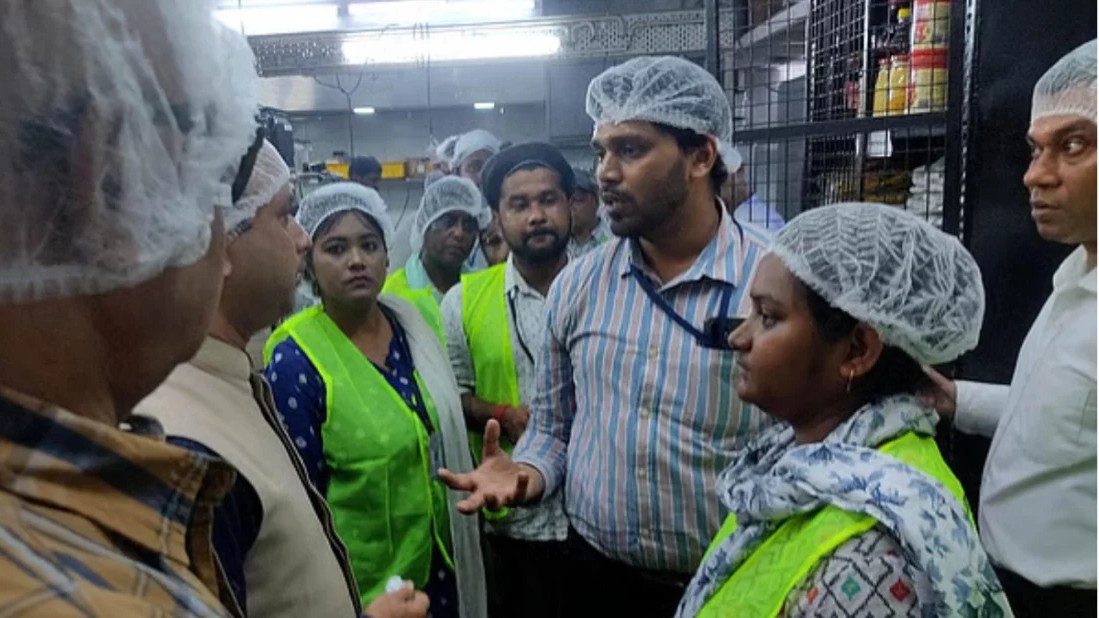 খাদ্যবিধি না মানায় কলকাতায় ৪০ রেস্তোরাঁর লাইসেন্স স্থগিত