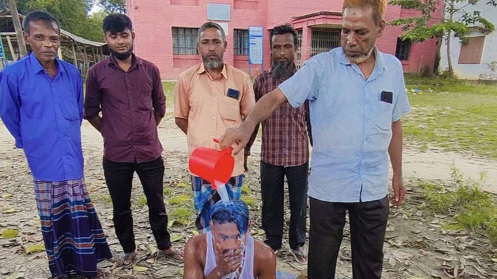 জুয়ায় সর্বস্বান্ত, দুধ দিয়ে গোসল করে শপথ যুবকের
