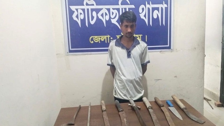 ডাকাতির প্রস্তুতিকালে দেশীয় অস্ত্রসহ ‘টেস্টার মোবারক’ গ্রেপ্তার