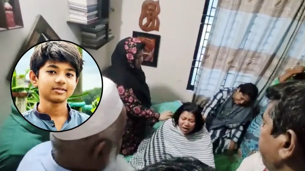 একমাত্র ছেলেকে হারিয়ে কুবি শিক্ষকের আহাজারি, ‘ওকে ছাড়া বাঁচব কীভাবে’