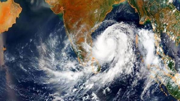 বঙ্গোপসাগরে নিম্নচাপ, বাংলাদেশে আঘাতের শঙ্কা কতটা? কমতে পারে গরম