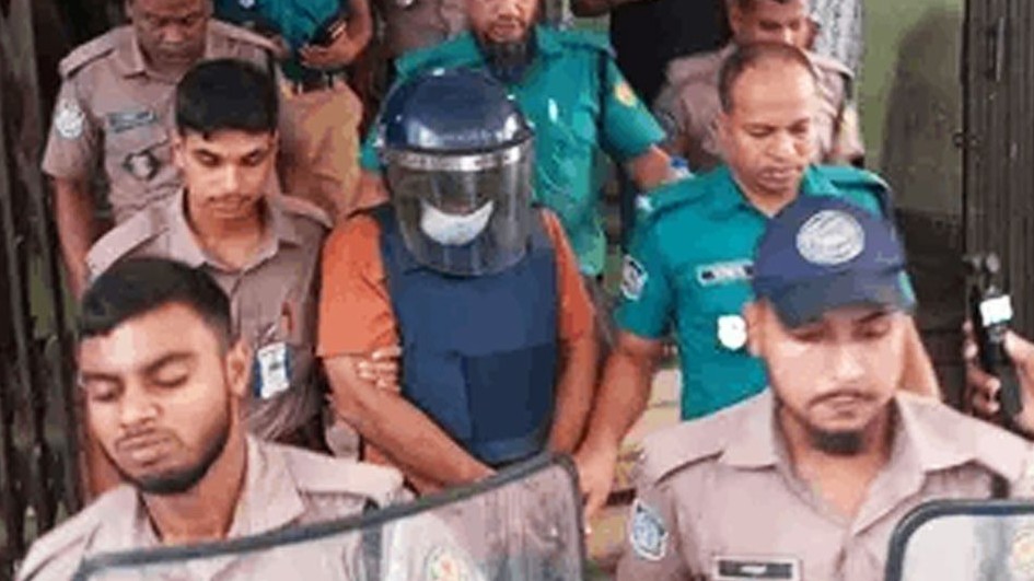 মাদক ধ্বংসের দায়িত্বে থাকা পুলিশ সদস্য ইয়াবাসহ গ্রেপ্তার