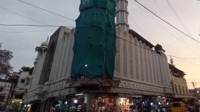 ভারতে ৬০০ বছরের পুরোনো মসজিদের অংশ অপসারণ ঘিরে সংঘর্ষ