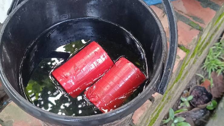 পুরাতন বাণিজ্য মেলার মাঠ থেকে ককটেল-পেট্রোল বোমা উদ্ধার