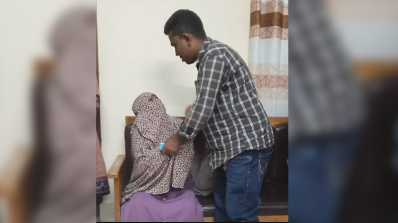 আদালতের মধ্যস্থতায় ছেলের ঘরে ফিরলেন সেই মা