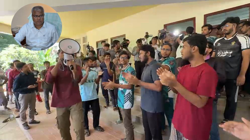 প্রায় ২২ ঘণ্টা ধরে কার্যালয়ে অবরুদ্ধ চুয়েটের ভিসি