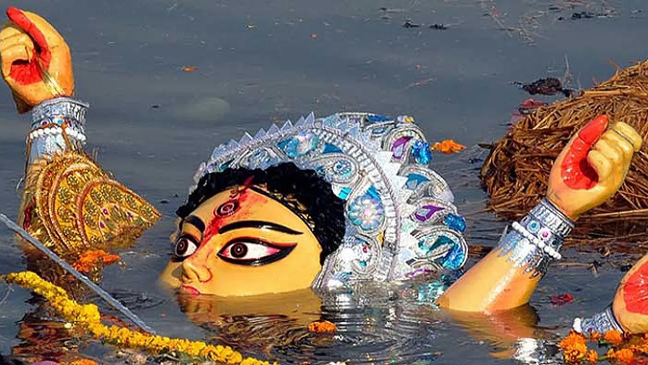 প্রতিমা বিসর্জন ঘিরে ঢাকায় কঠোর নিরাপত্তা, মাঠে ১৬ হাজার পুলিশ