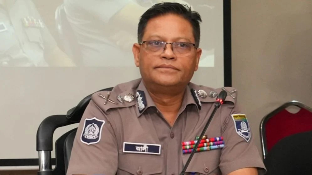 সরকারের অনুমতি পেলে ক্রসফায়ারেও যাবে পুলিশ: আইজিপি