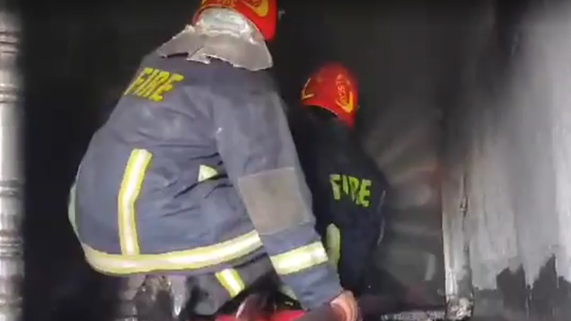 কেরানীগঞ্জে প্লাস্টিক কারখানায় আগুন, নিয়ন্ত্রণে কাজ করছে ৮ ইউনিট