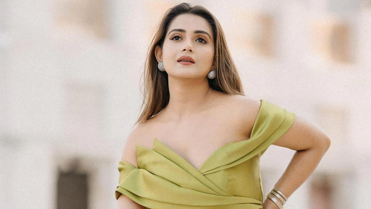 তানজিন তিশার বিরুদ্ধে হত্যার হুমকির অভিযোগে মামলা, সমন জারি